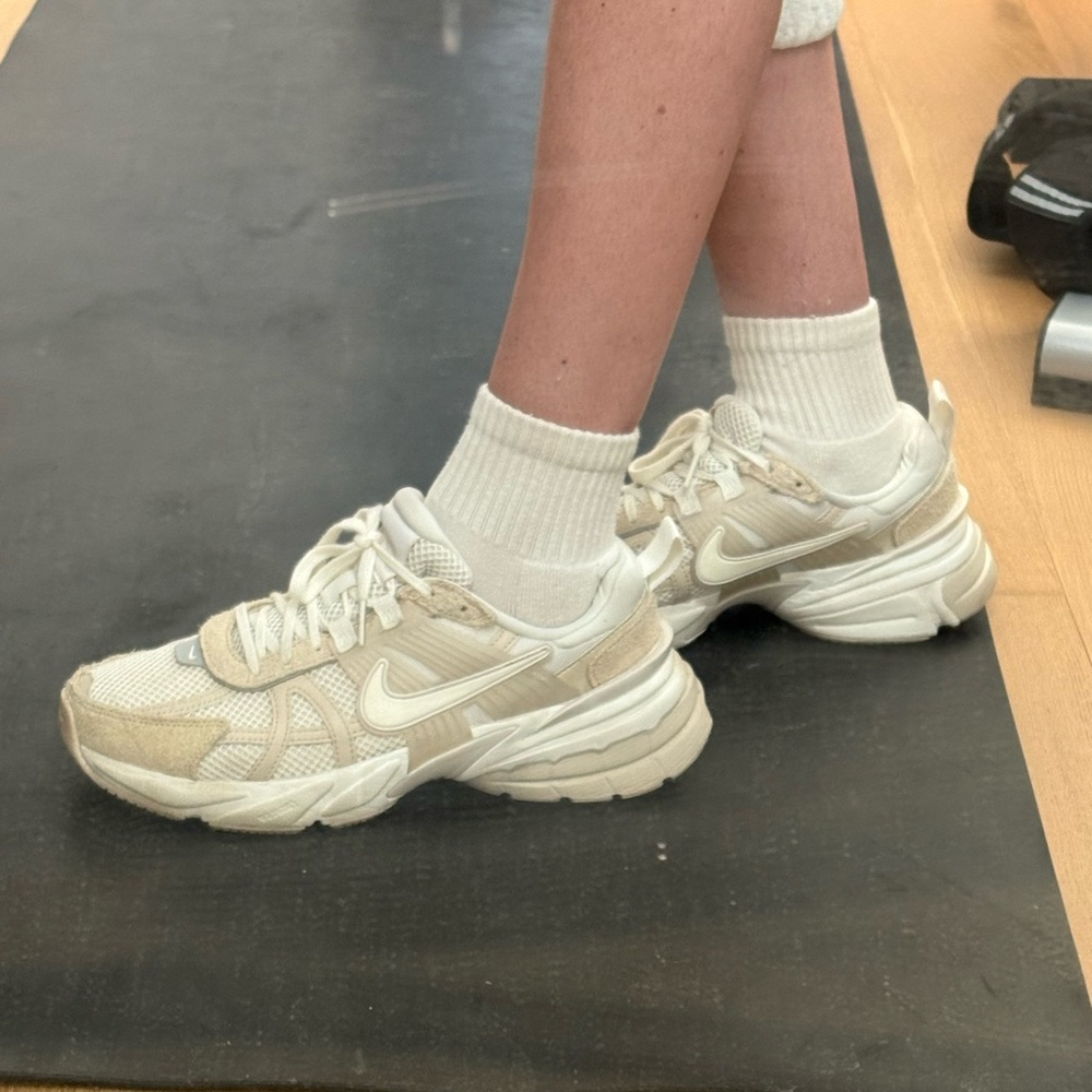Nike Women's V2K Sneakers size 9